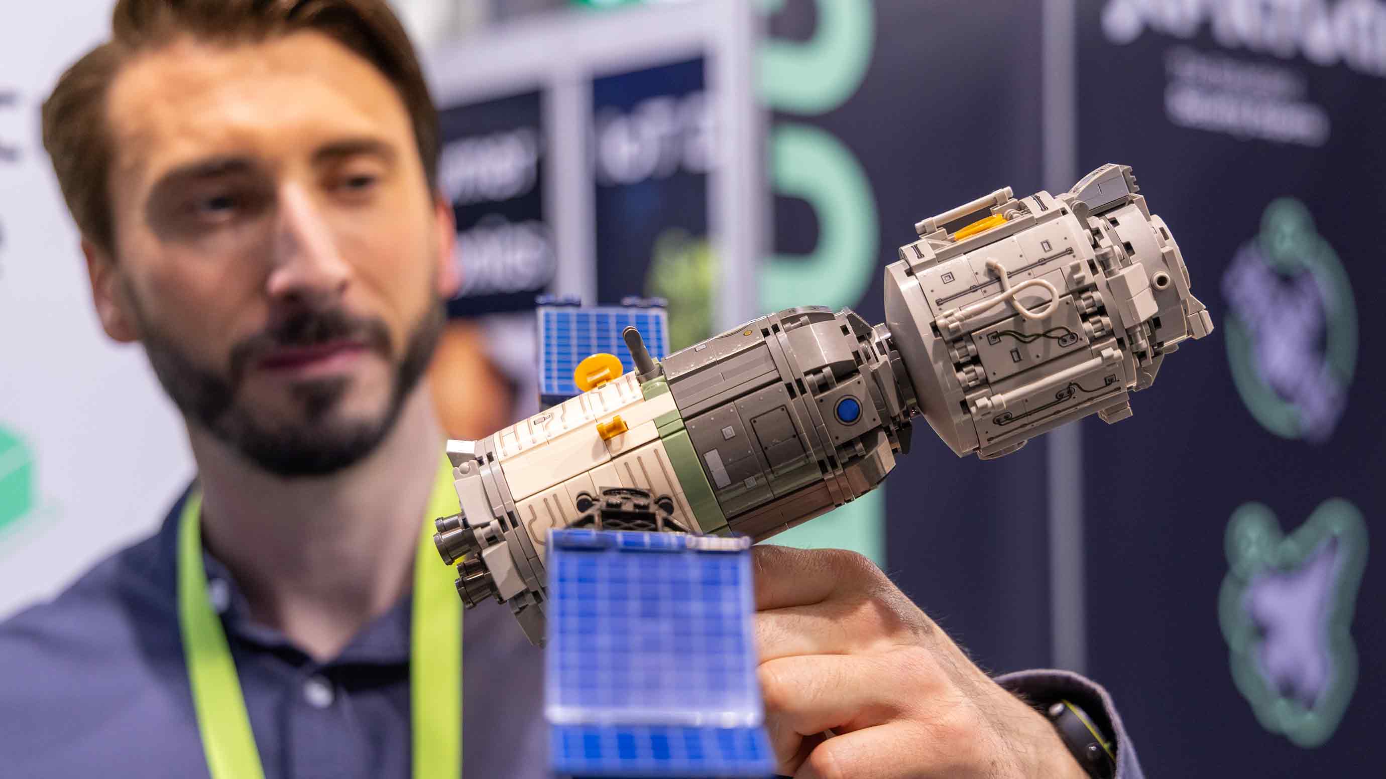 Man holding an exhibit at embedded world